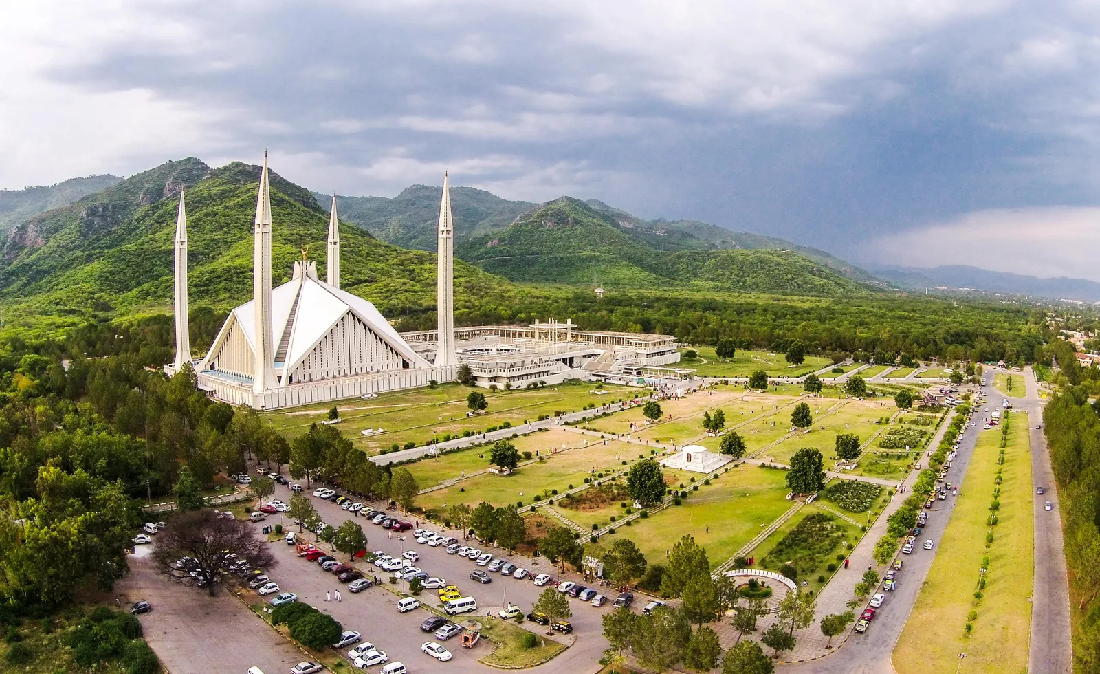 Faisal Mosque, Islamabad, below the Margalla Hills